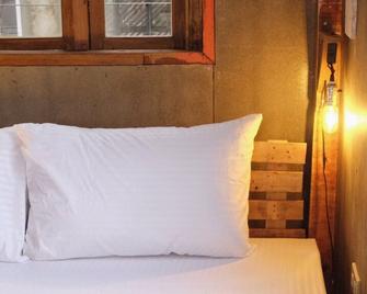 The Flying Fish Hostel - Dumaguete City