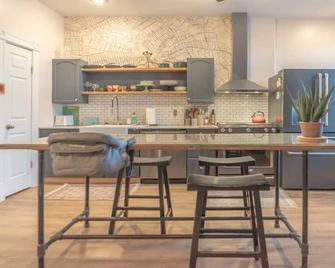 2br W/ Workspaces & Deck / Abodebucks - San Luis - Cocina