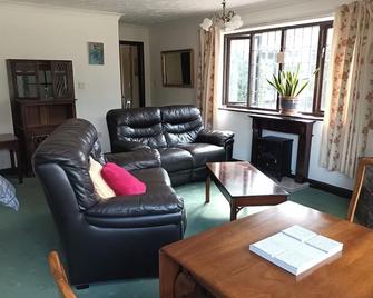 Large bungalow apartment - Hemsby - Living room