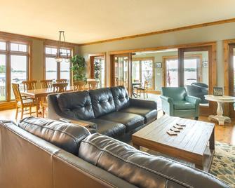 Luxury Lakefront Rental on Beautiful Delavan Lake - Delavan - Obývací pokoj