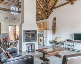 Zebula Golf Estate & Spa Private Collection - Bela-Bela - Living room