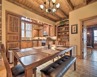 Hot Tub and Mtn Views! All-Season Escape in Franklin - Franklin