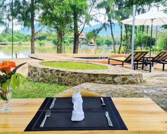 Sun & Roots Lodge Restaurant And Bar - Kampot - Innenhof