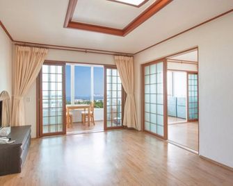 Jeju Badagasuimteo Pension - Jeju City - Dormitor