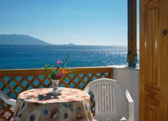 Nereides Apartments - Samos - Balkon