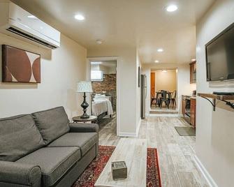 Staunton Underground - Staunton - Living room