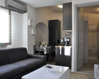 Elena House - Mareri apartments - Villa Faraldi