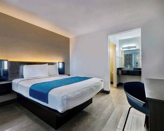Motel 6 Anaheim Fullerton East - Anaheim - Habitación