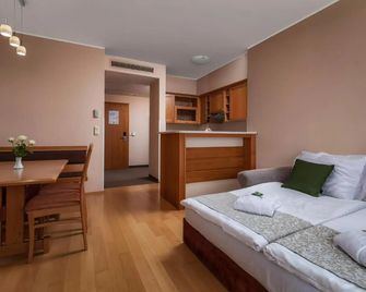 Grand Hotel Bellevue - Hočko Pohorje - Living room