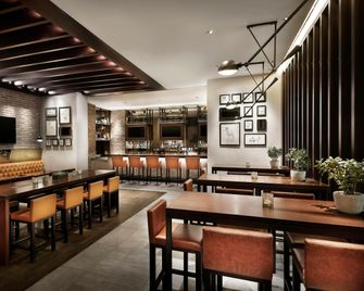 Hilton Garden Inn Dubai, Mall Avenue - דובאי - בר