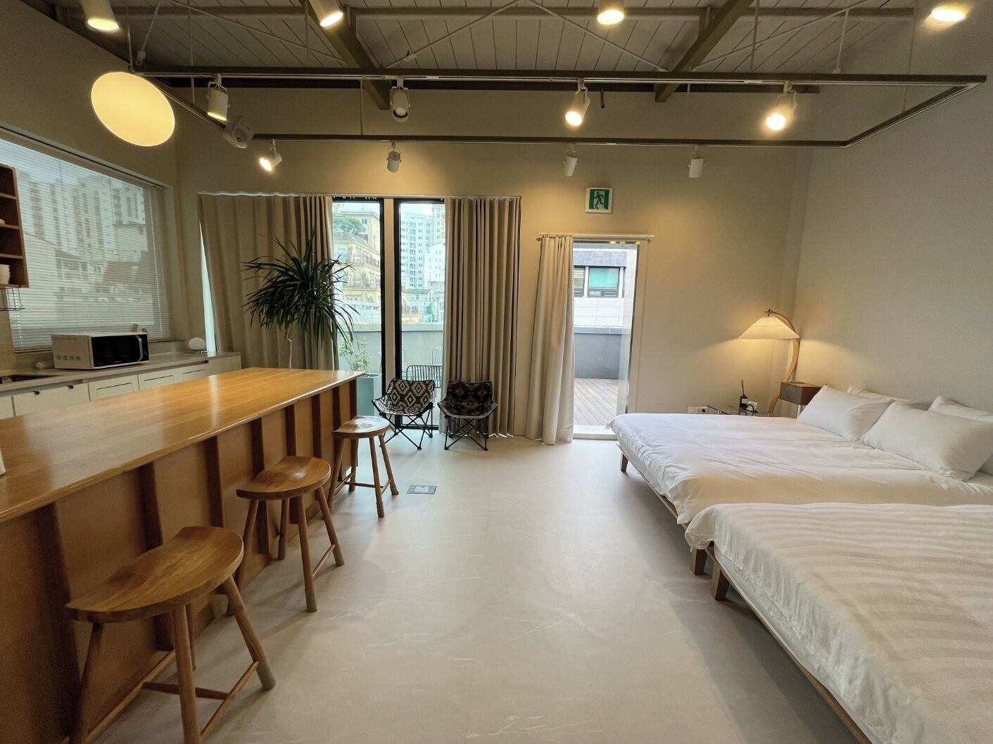 أبفلو هوستل