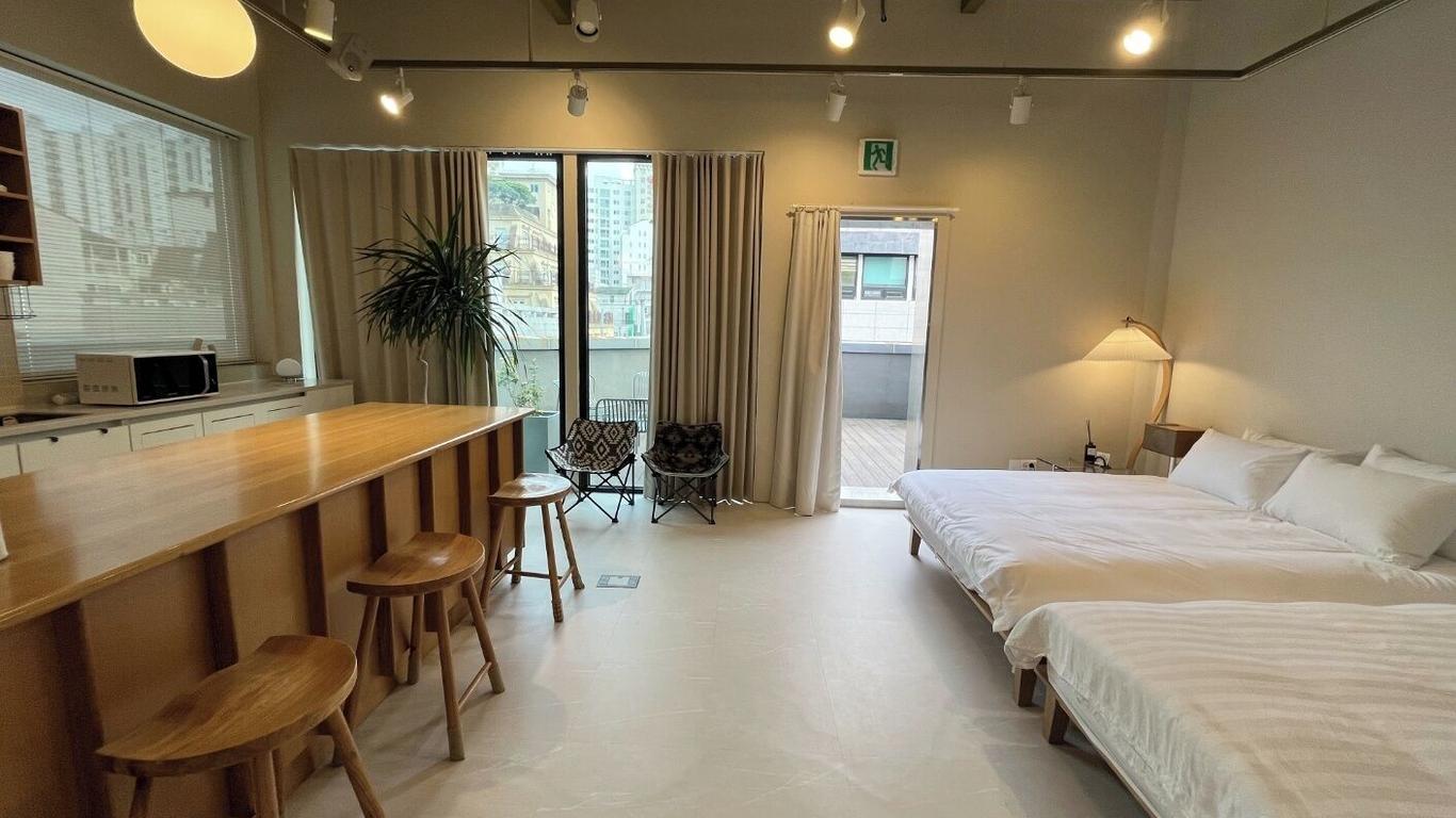Upflo Hostel