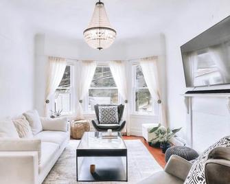 Charming & Chic 2bd Condo In Great Quiet Location - San Francisco - Sala de estar