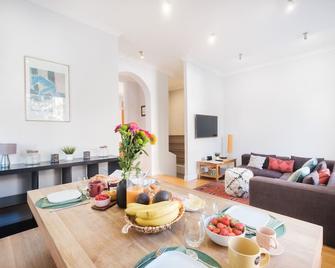 3BR 2BA Duplex Flat by King's Cross - Clerkenwell - London - Dining room