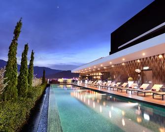 G Hotel Kelawai - ג'ורג' טאון - בריכה