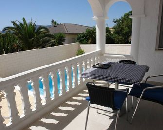 villa in La Nucia - Altea : Huis met afgesloten tuin met privé zwembad - la Nucia - Balcón