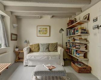 The White Cottage - Woodstock - Living room