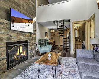 Holiday Valley Ski-In/Ski-Out Condo - Ellicottville - Living room