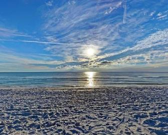 Anna Maria Sunsets - studio - Bradenton Beach - Strand