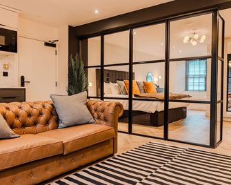 Luxury Georgian Aparthotel by Hauss Ayr - 5mins to Beach, Town Centre! - Ayr - Phòng khách