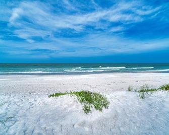 Beachfront-6 Bedroom/5 Bathroom House With Rooftop Deck - Belleair Bluffs - Playa