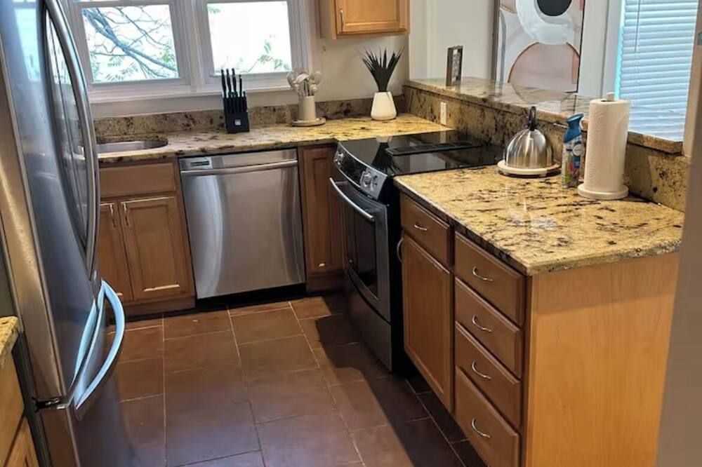 Cozy Cape Cod in lovely Allentown with modern amenities - Allentown - Kitchen