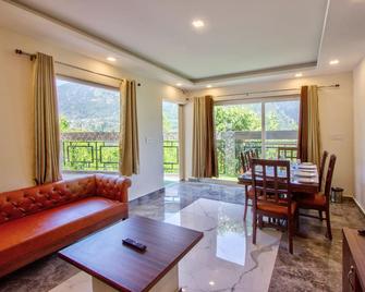 Katson Blue - Manali - Barot