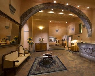 Hotel Italia - Cortona - Receptionist