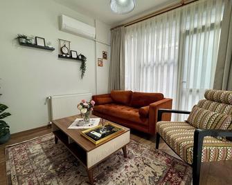 Modern Furnished Historical Building - Istanbul - Wohnzimmer