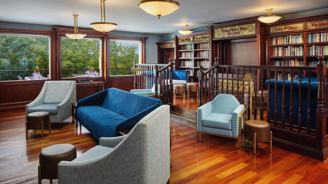 Irish Cottage Inn & Suites