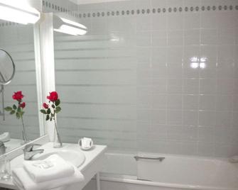 Paris Saint Cloud Hôtel - Saint-Cloud - Bathroom