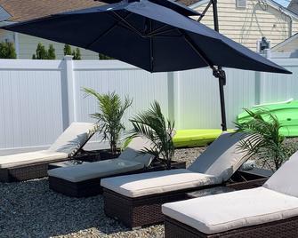 Cozy 1-bedroom apartment with AC, WiFi in tranquil Brick Township - Brick - Patio