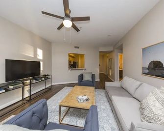 Mint House Nashville - Hillsboro Village - Nashville - Living room