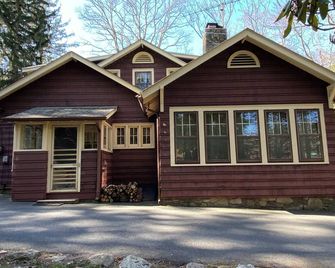 4BR Pocono home on Skytop property with access to many resort activities/dining - Skytop - Edificio