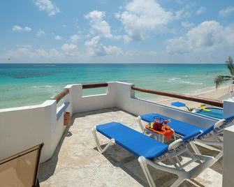 Secluded Beach Front Boutique Resort with 6 Villas, each with Private Pools! - Playa del Carmen - Balkon