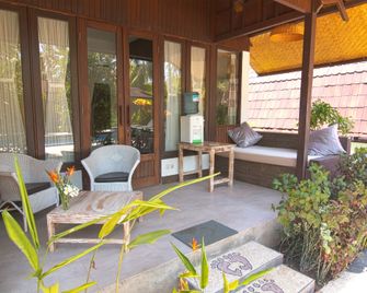 Gili Air Bungalows - Pemenang - Patio