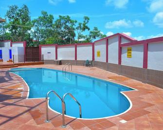 Mawuli Hotel - Obuasi - Piscina