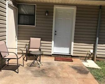 Cute 2 bedroom/2 bathrooms home - Griffin - Patio