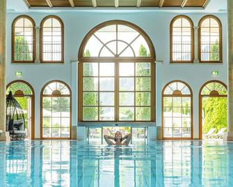 شلوس هوتل كيتسبوهيل - كيتزبوهيل - حوض السباحة