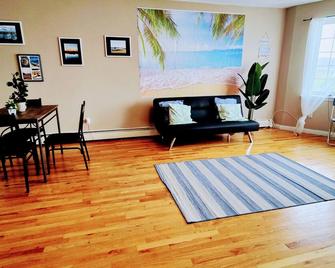 Steps To The Ocean - Queens - Sala de estar