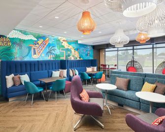 Tru by Hilton Ft. Lauderdale Airport - Dania Beach - Salónek