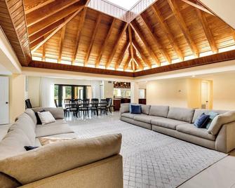 Majestic Home 7 Bedroom w/ Heated Pool, Massive Yard & Driveway - Southwest Ranches - Living room