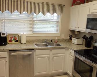 Perfect Place To Stay For Any Alabama Visit! - Tuscaloosa - Kitchen
