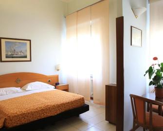 Hotel Calabresi - San Benedetto del Tronto - Slaapkamer