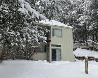 Ski & Bike Basecamp - Waitsfield - Budova