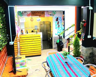 Raymi House Hostel - Arica - Patio