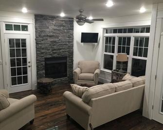 Stonehill Cottages - Mena - Living room