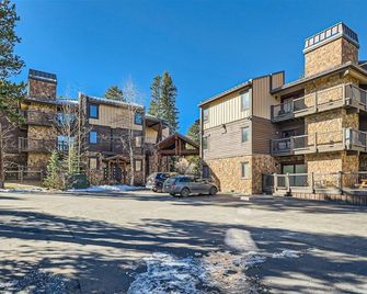Eagle on Skis -Cozy 3 BDR Home Walk to Ski Lifts - Breckenridge - Building