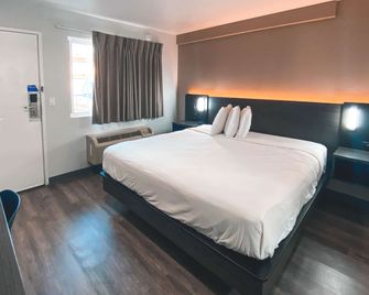 Motel 6 Sacramento West - סקרמנטו - חדר שינה