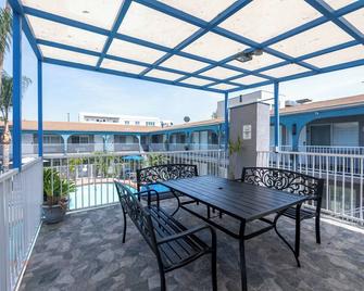 Hollywood City Inn - Los Angeles - Balcony